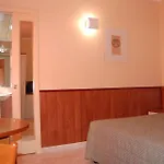 Laurence מלון 3*